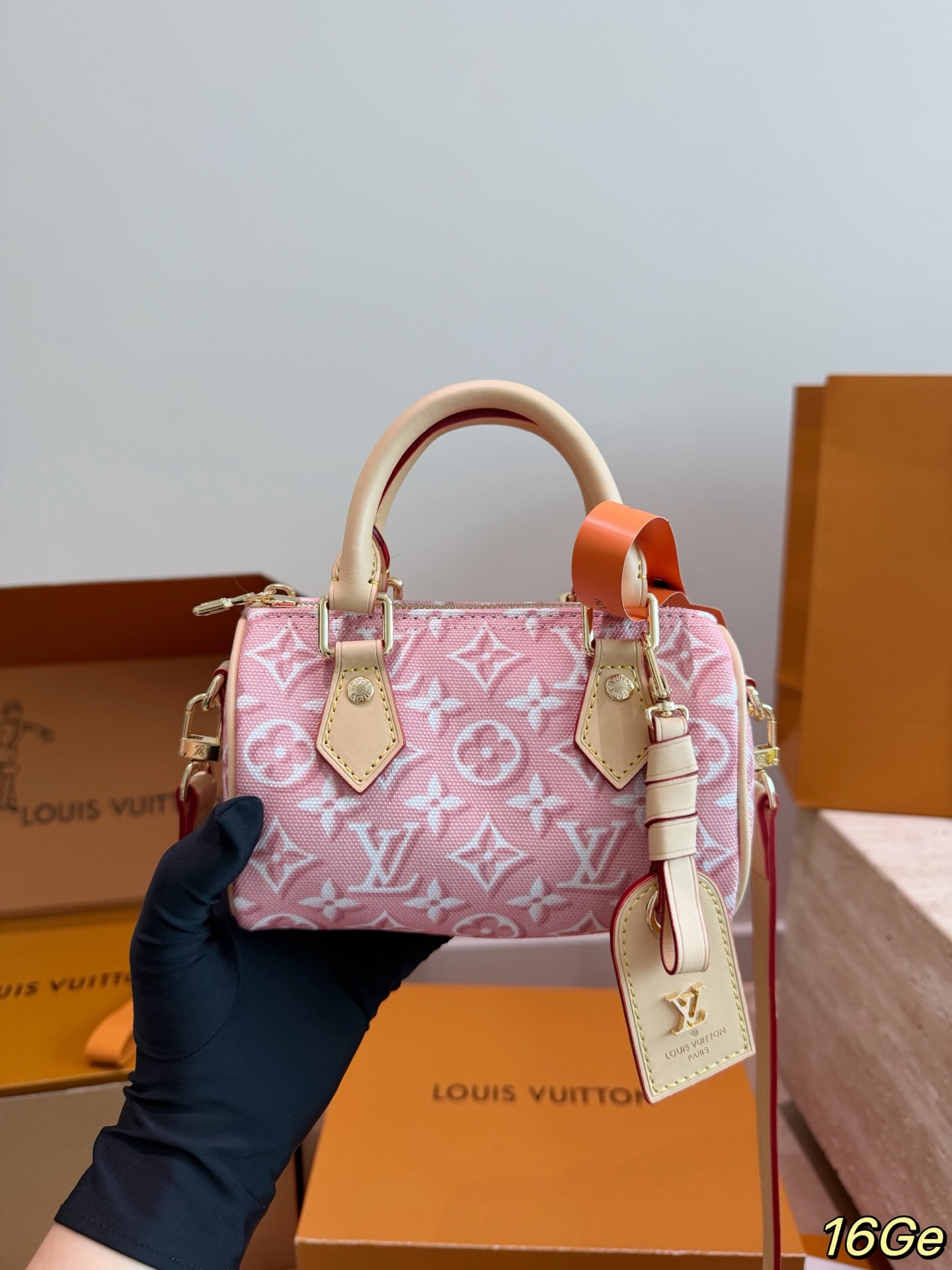 Louis Vuitton LV Speedy Handbag Cowhide Leather
